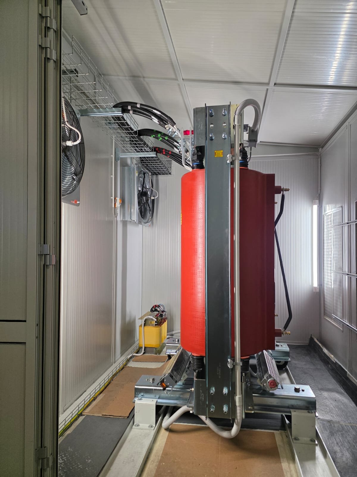 Cabina elettrica di media e bassa tensione installata in container
