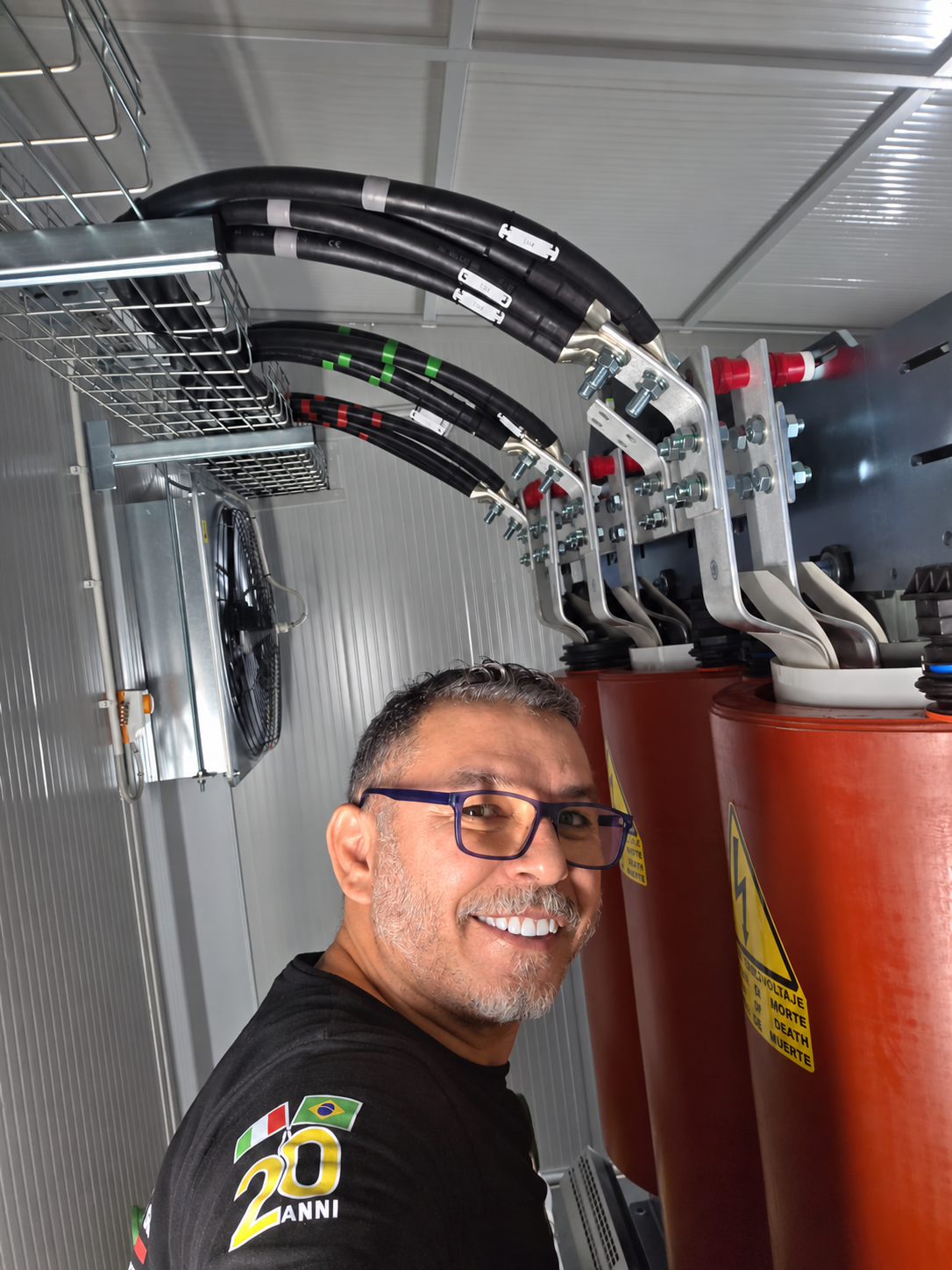 Interno di una cabina elettrica con infrastruttura tecnica