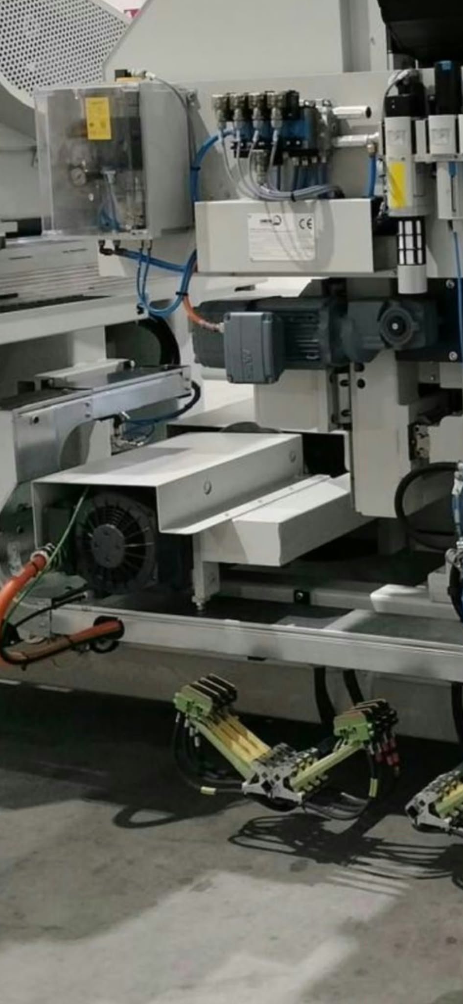 Apparecchiature di azionamento elettrico industriale