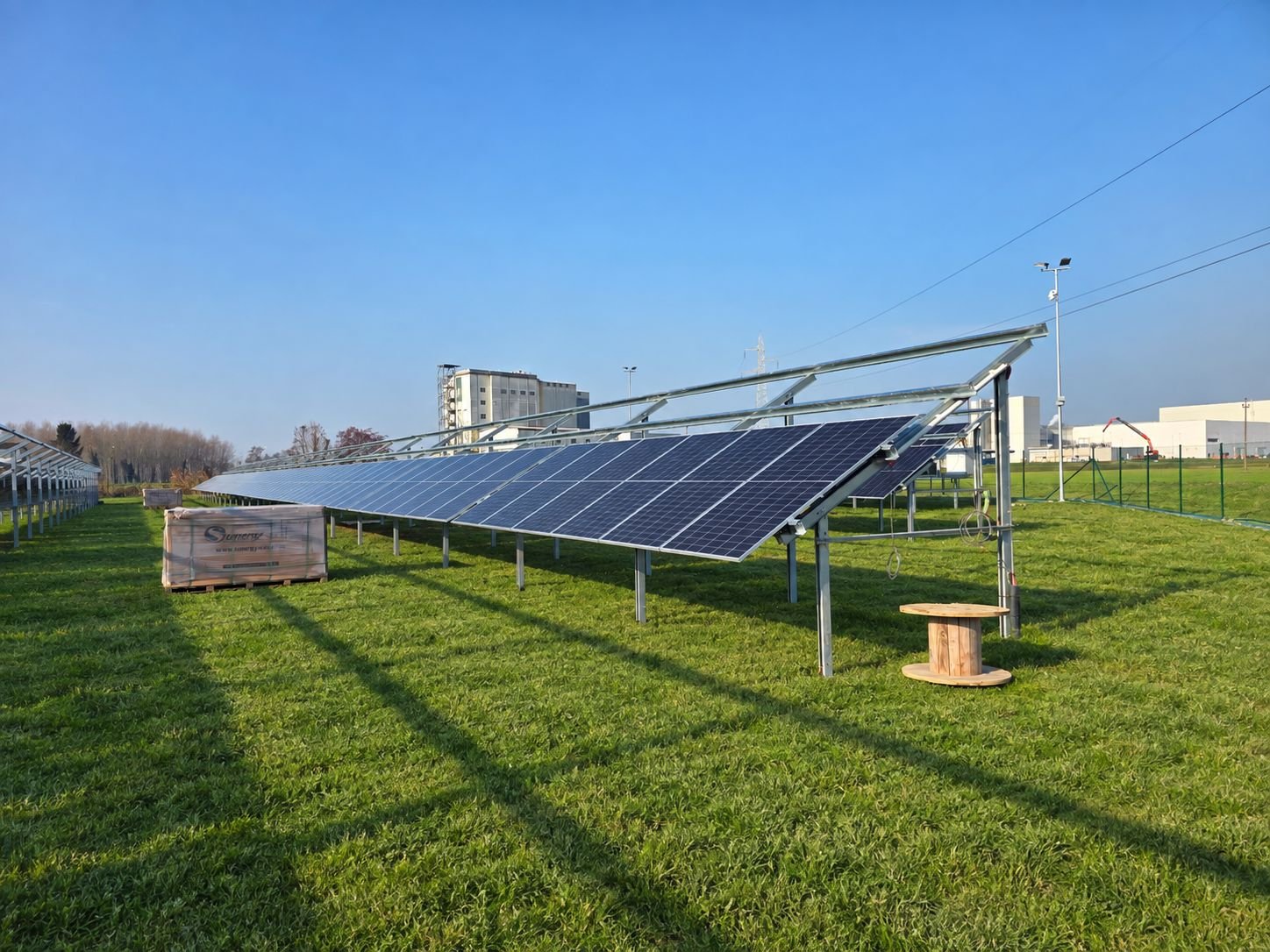 Impianto fotovoltaico a terra in area industriale