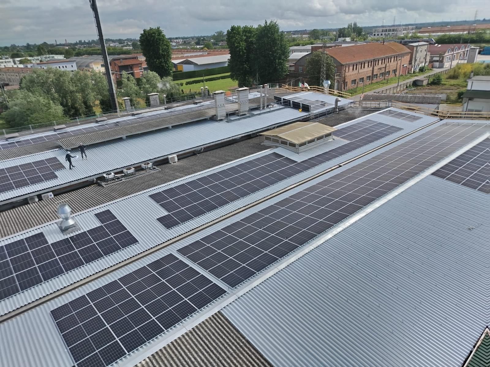 Impianto fotovoltaico su una copertura industriale